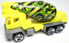 1991 HOT WHEELS OSHKOSH CEMENT MIXER YELLOW 1:64 DIECAST 3 1/8" TRUCK W/ GREEN