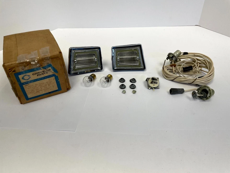 1963 - 1964 年道奇 Polara 330 440 反向备用灯包 2426451 NOS。 — 第 3/4 张图片