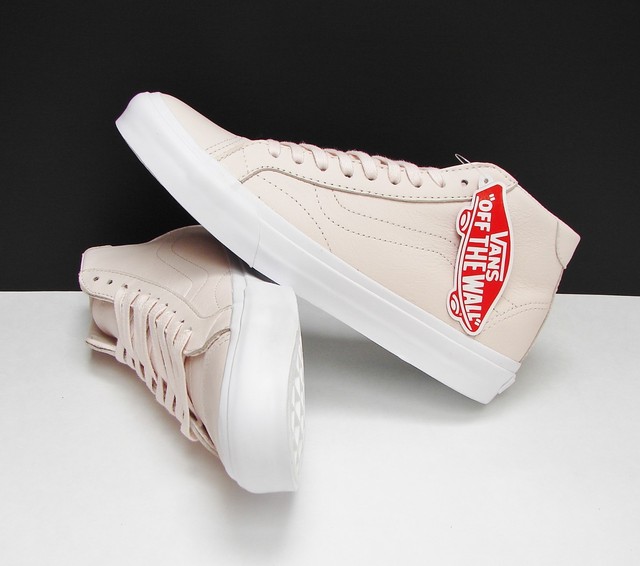 vans court mid
