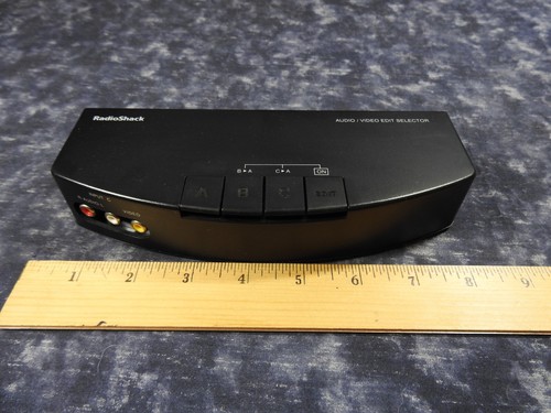 Radio Shack Stereo Audio/Video Selector/Editor (3 Input / 2 Output) No. 15-1587 - Picture 2 of 8