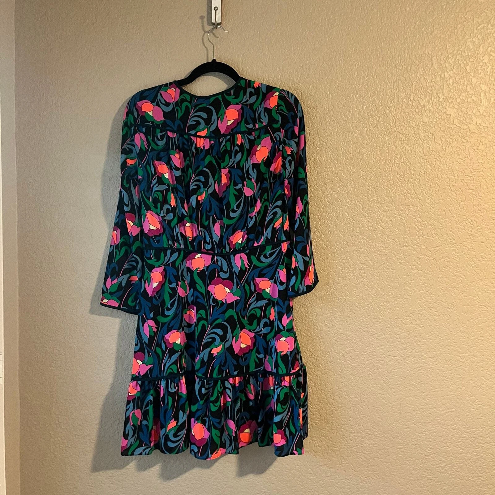 Abito Kate Spade floreale vortice surplice taglia 6 orlo arricciato luminoso