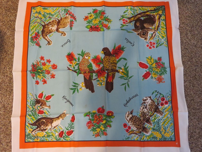 VINTAGE AUSTRALIAN SOUVENIR ANIMAL TAPESTRY/WALL HANGING