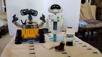 LEGO Disney Pixar 43279 WALL-E and EVE