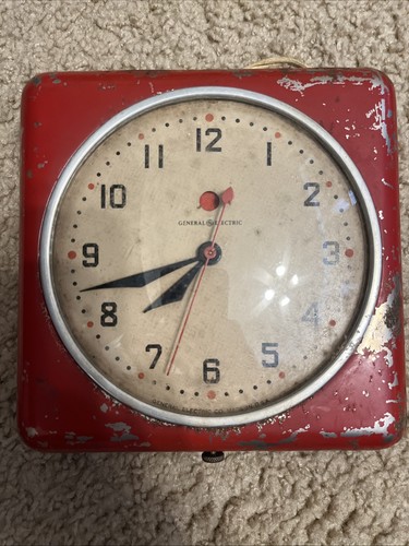 Vtg Mid Century Modern General Electric Kitchen Wall Clock Model 2H20 RED Works!