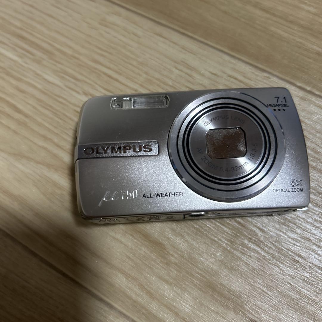Olympus μ750 Olympus µ750 7MP Compact Digital Camera All Weather 5x Zoom