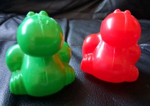 2 Vintage 2.25" Willy Wonka NERDS Candy Containers - 1984 - Red & Green - EMPTY
