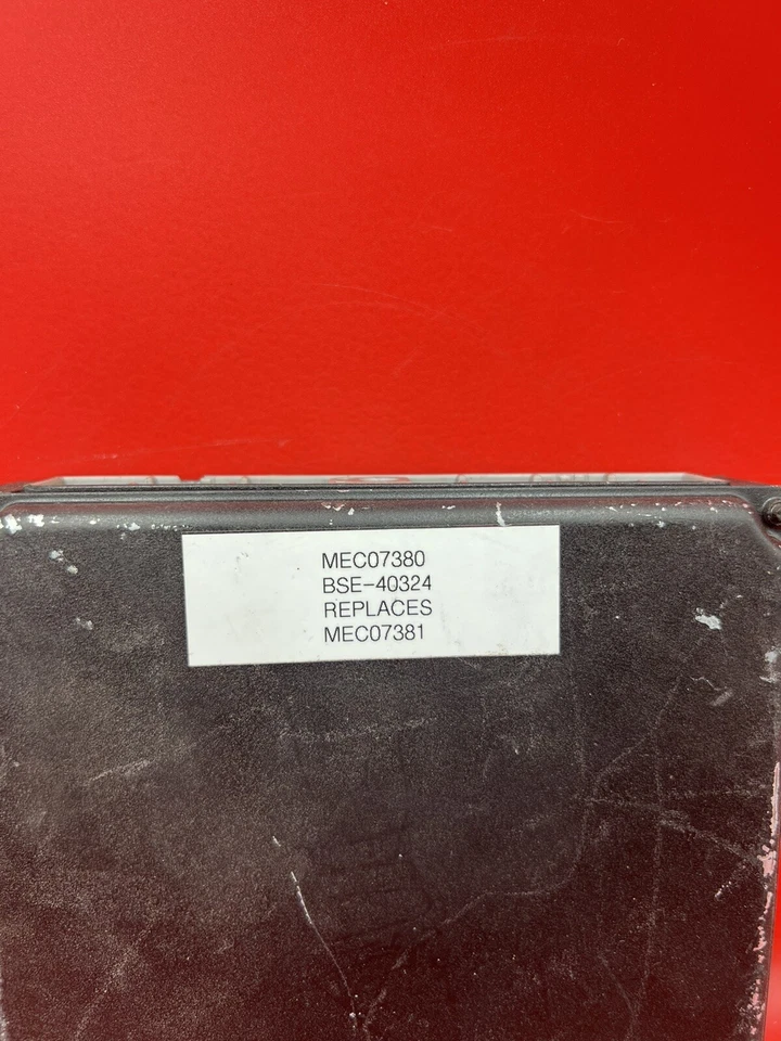 2002 Nissan Xterra Engine Computer Module MEC07-380 C1 3.3L AT ECM - Imagem 4 de 4