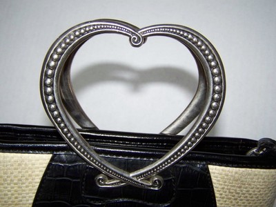 Genna di Rossi Black Leath Cream woven Sm Purse pewter Heart Handles + bag charm