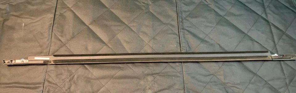 11-17 GMC EQUINOX TERRAIN Moldura de cinturón de puerta delantera LH/Driver 23193172 OEM Usado Foto 2 de 2