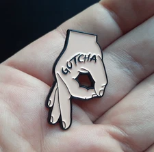 GOTCHA CIRCLE GAME PIN Finger Hand Made You Look OK Trick enamel lapel pinback