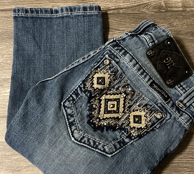 Miss Me Low Rise Medium Wash Aztec Style Embellished Jean Capri SZ 26 (26x20)