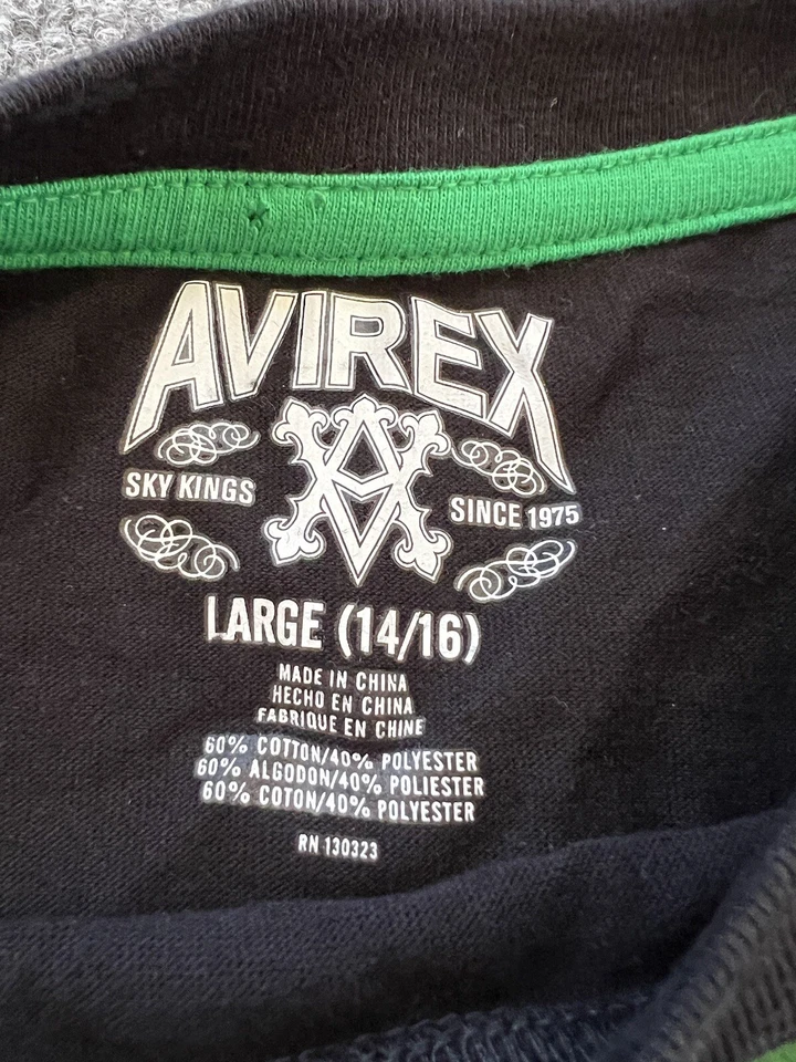 Avire. 全新带标签 T 恤 Youth L (14/16) 黑色飞溅标志“Famous And Feared”  — 第 3/4 张图片