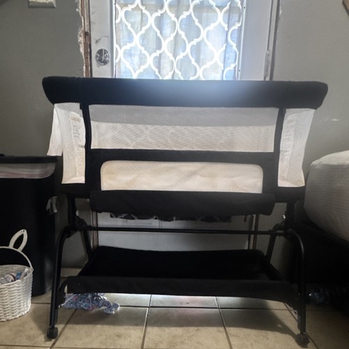 Baby Bond Portable bassinet, adjustable height, Black and White