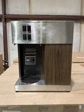 Bunn Commercial Coffee Brewer VPR 04276-0003 With 4 Coffee Pots