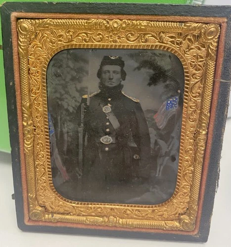 Tintype photograph Civil War Soldier rifle  Ambrotype, flags, horse identified