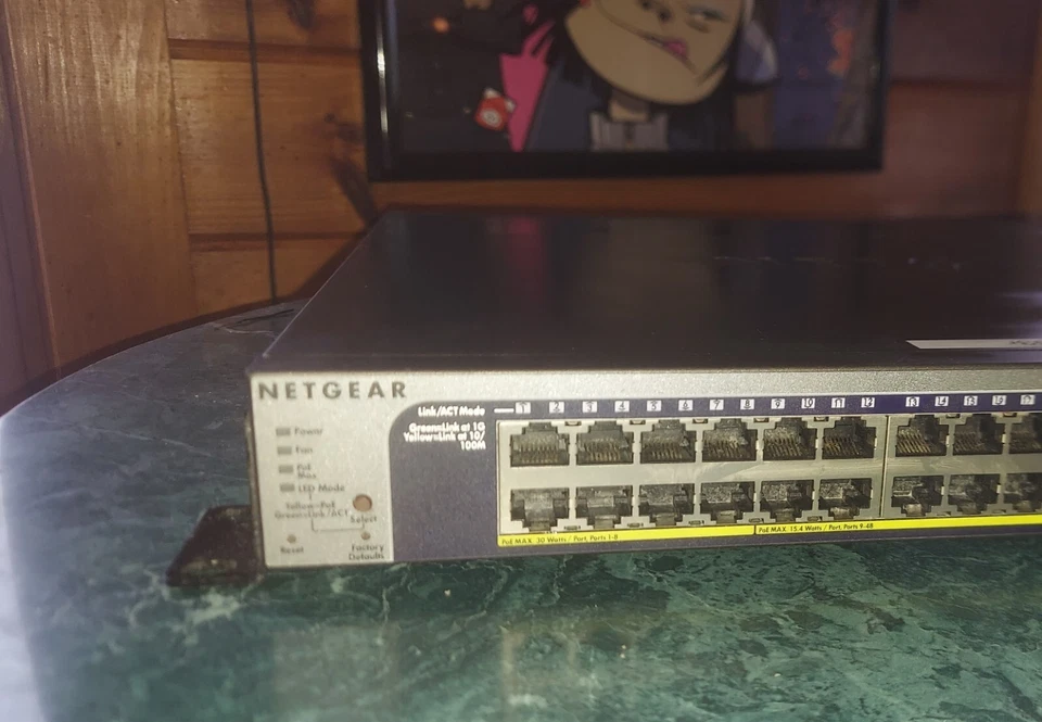 NETGEAR ProSafe (GS752TP) 48 Port Gigabit Ethernet Switch w/PoE & 4 SFP Ports - Image 3 of 3