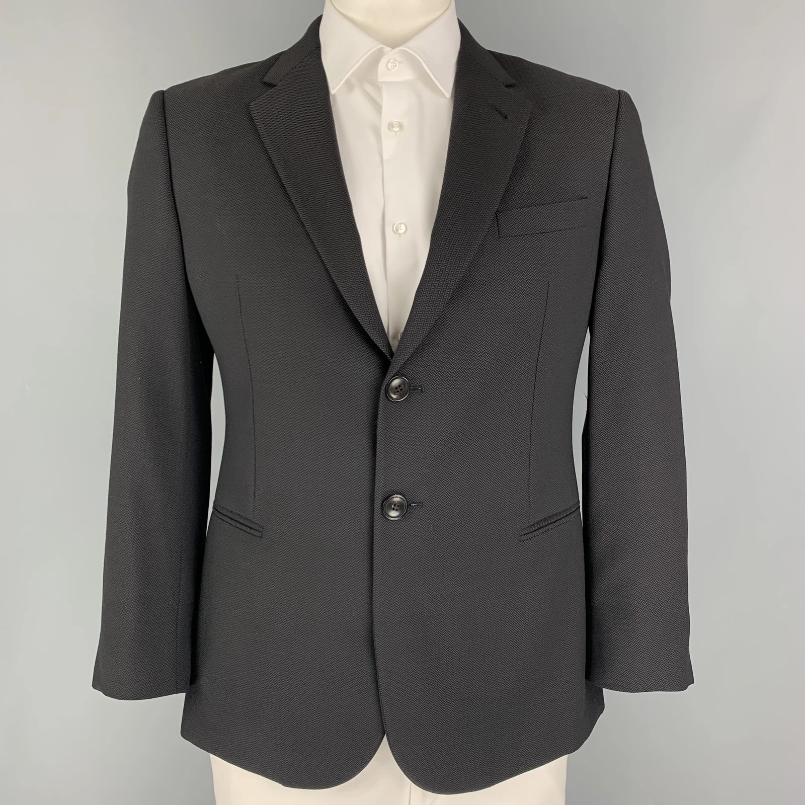 Giorgio Armani — GIORGIO ARMANI Size 40 Black Herringbone Lana Wool Notch Lapel Sport Coat