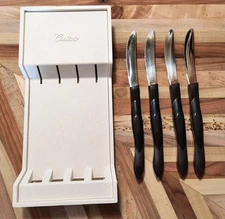 Set Of 4 Cutco 1759 KM Serrated Steak Knives Classic Brown Handle W/ Rack Holder