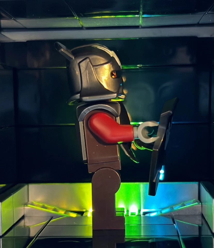 Official LEGO Uruk-hai Warrior (With shield) The Lord of the Rings lor022 - Image 4 of 4