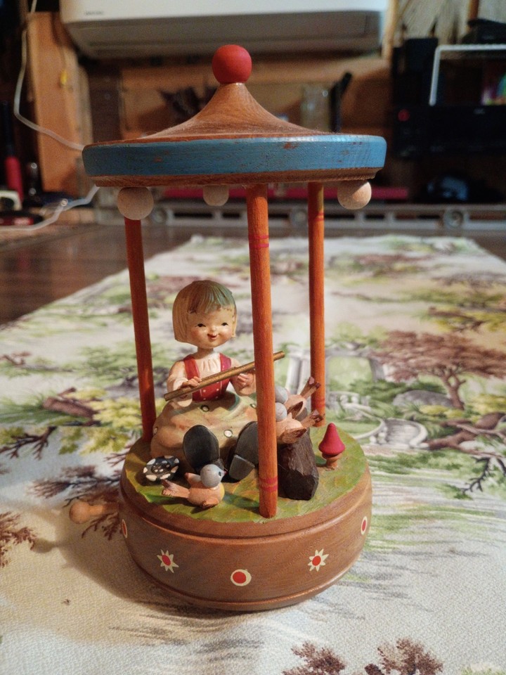 Anri Italy Wood Music Box LOVE IS BLUE VTG WORKS GREAT There Is A Lite Repair