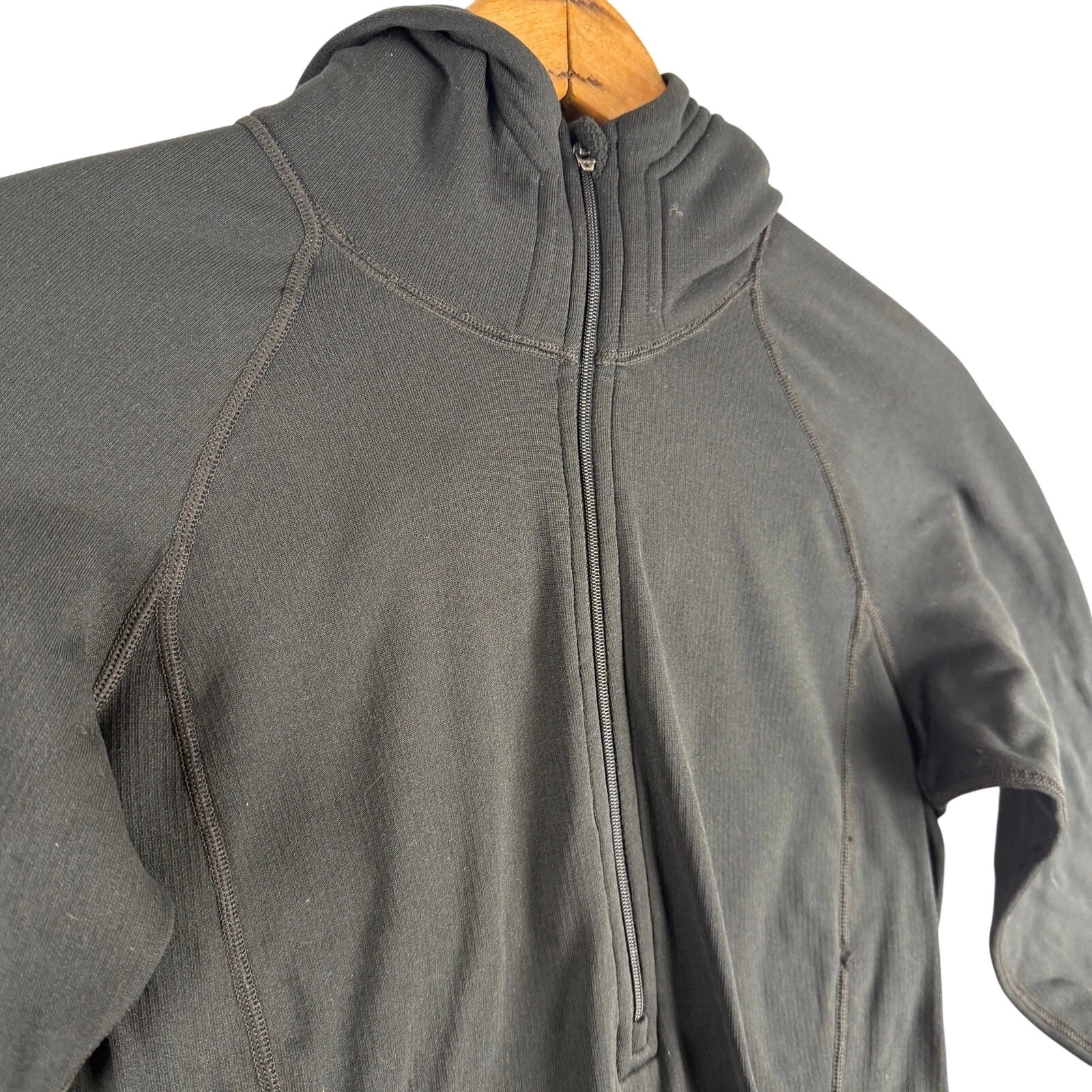 Patagonia Capilene Sweater Womens Medium Black Mid Weight Base Layer Hiking Logo