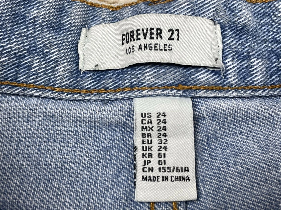 Pantalones cortos de mezclilla elásticos Forever 21 talla 24 (cintura 28") Foto 3 de 4