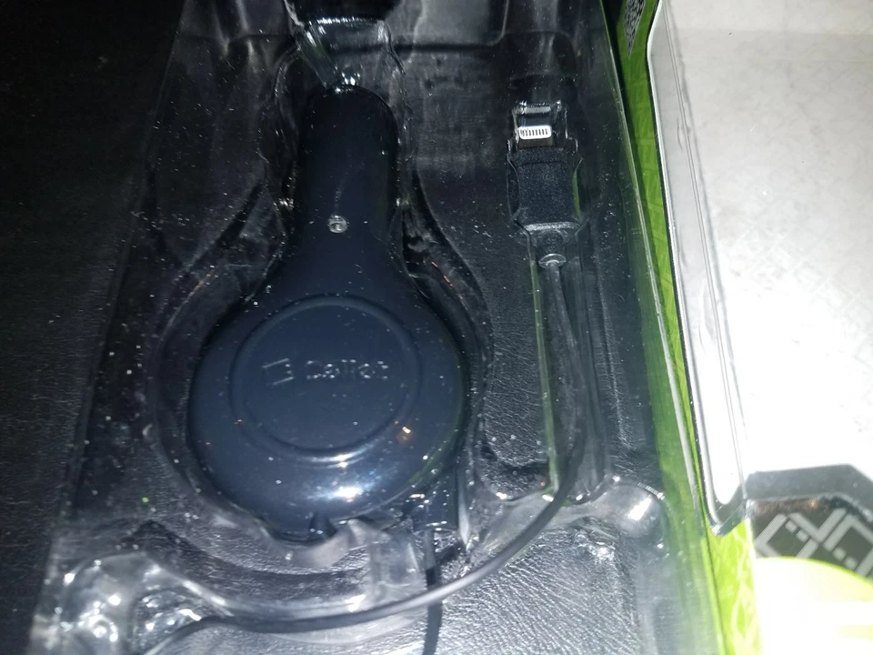 Cellet 5 Watt 1 Amp Micro USB Retractable Cell Phone Car Charger - Image 3 of 4