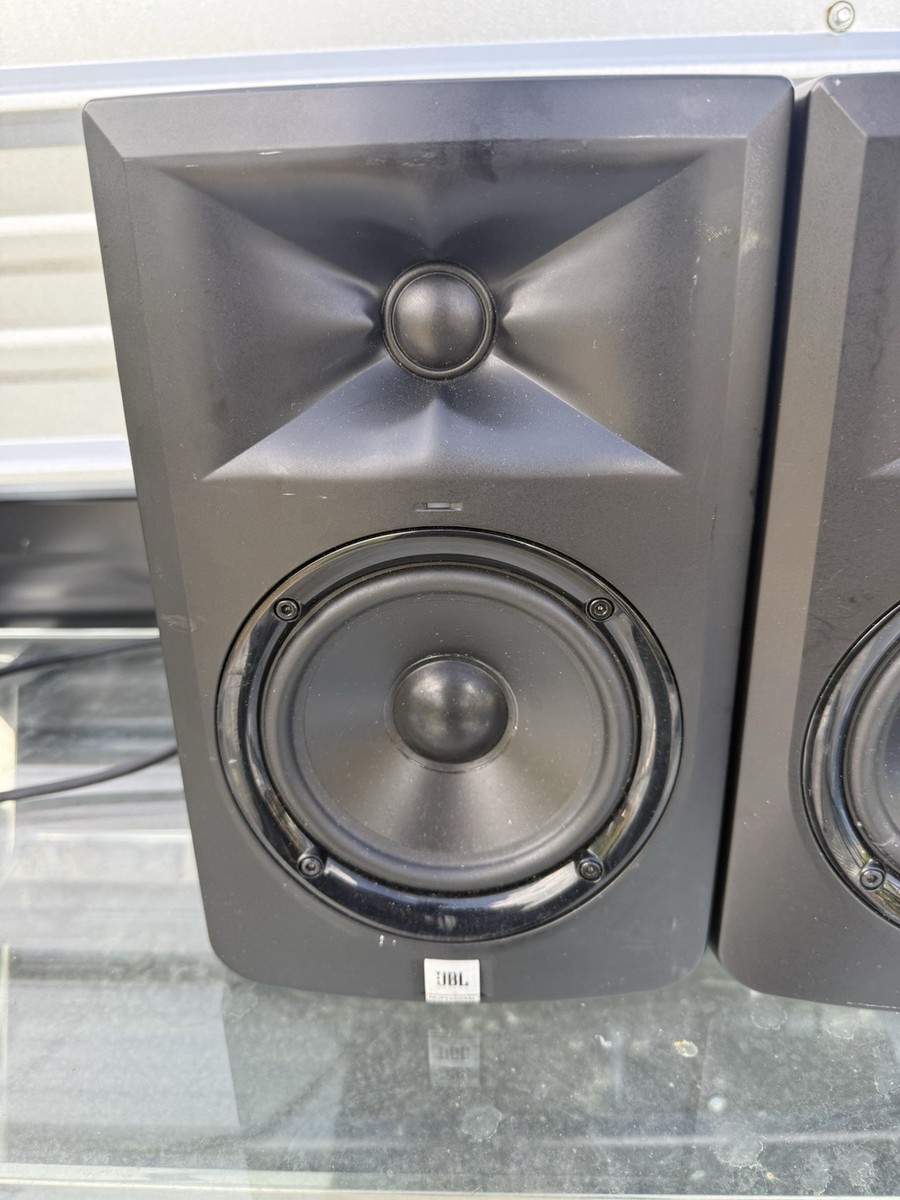 JBL Professional 3 Series LSR305 Linear Spatial Reference Powered