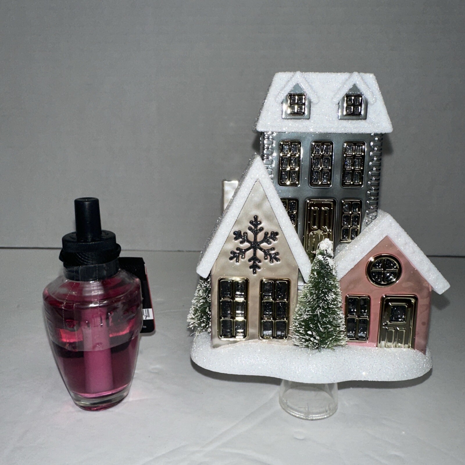 NEW Bath & Body Works Pink Christmas House Wallflower Plug with Fragrance-image