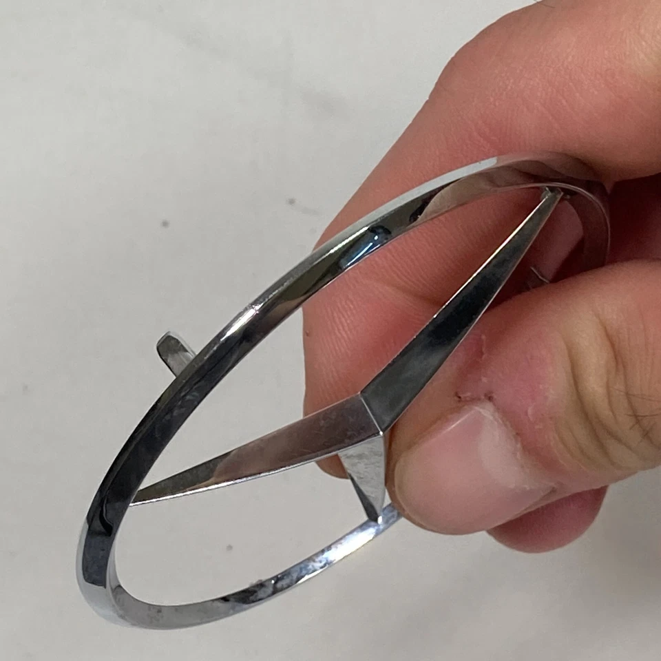 1996-2002 Mercedes-Benz E430 Center Wheel Cap Rear Passenger Side Plastic Silver - Image 4 of 4