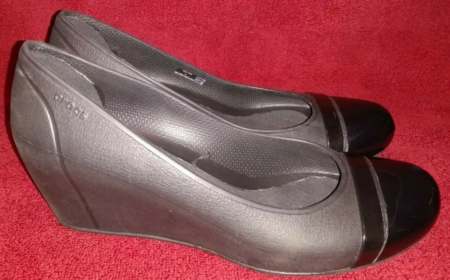 crocs cap toe wedge
