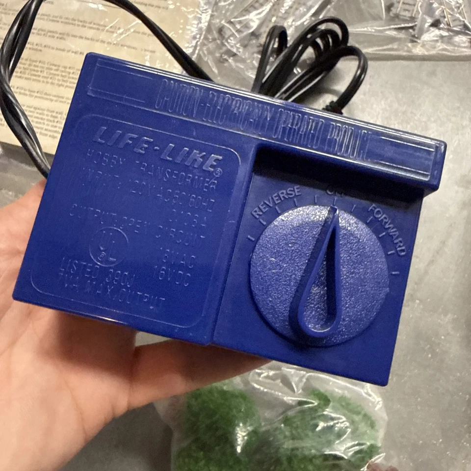 LOT OF LIFE-LIKE TRAIN RAILROAD MIXED COLLECTION 20 Pcs Of Track Store Chapel - Image 4 of 4