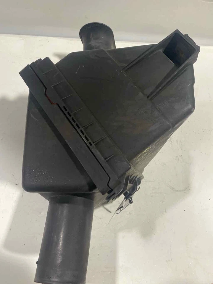 Used Air Cleaner Assembly fits: 2009 Nissan Titan  Grade A - Image 4 of 4