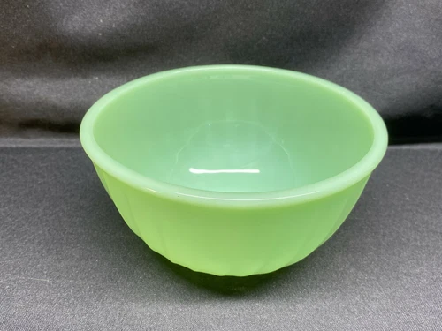 Vintage 1940's-50s Jadite Jadeite Fire King SWIRL MIXING BOWL 8" Diameter--CUTIE