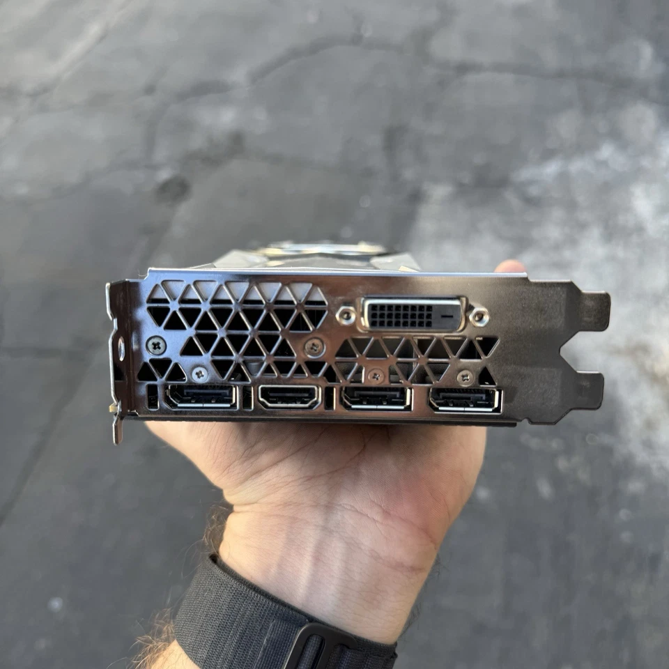 NVIDIA GeForce GTX 1080 Founders Edition 8GB GDDR5X - Image 2 of 4