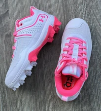 Under Armour Girls Shoes Glyde Cleats White &Pink  Molded Softball soccer 2.5Y