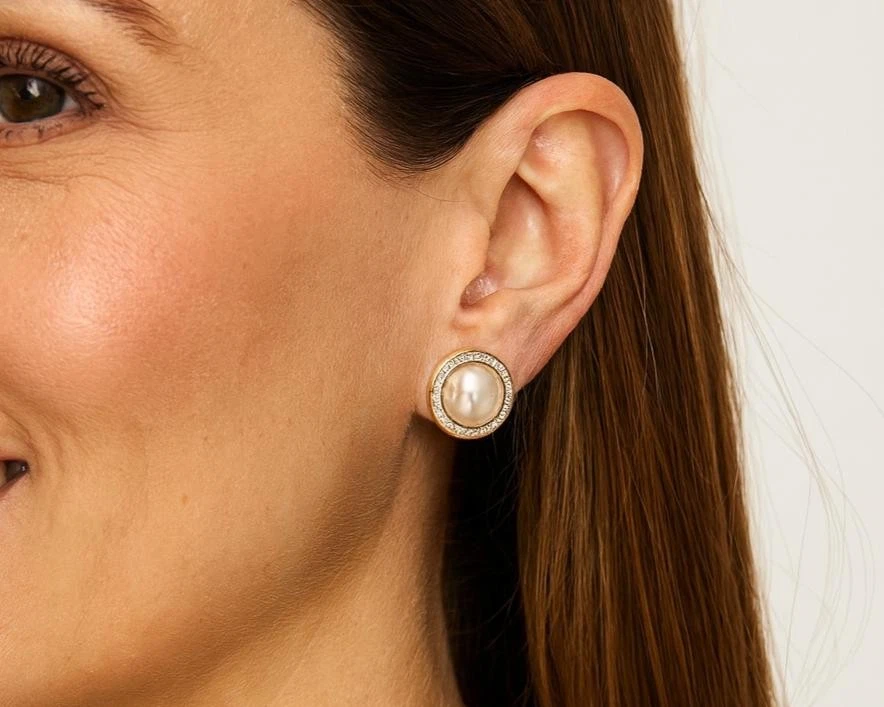 Серьги-пуговицы из желтого золота 18 карат с высококачественным жемчугом мабе 14 мм и бриллиантами 1,56 карата - Изображение 2 из 4