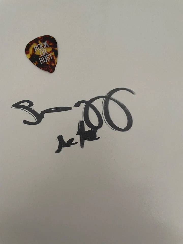 Original AC/DC Autogramm Stevie Young und Plektrum von ihm selbst bespielt in HH - Bild 2 von 3
