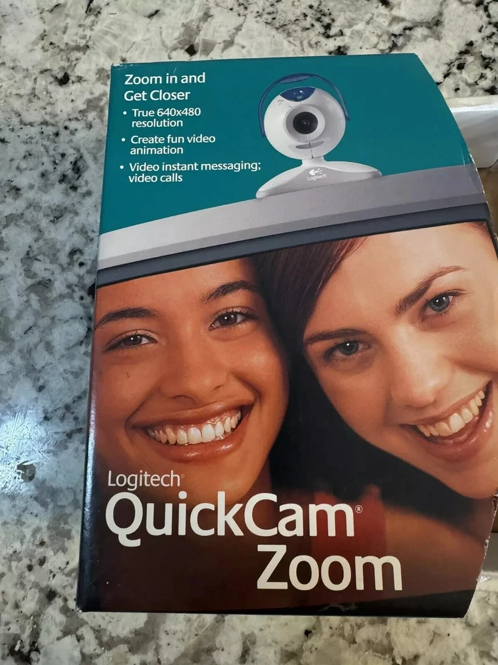 LOGITECH QuickCam Zoom For Live Video Snap Pics & has Microphone for Chats - Image 2 of 4