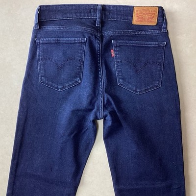 Dunkelblaue Damenjeans Levis 712 Slim Mid Rise Größe 8 W27 L30 (483C)