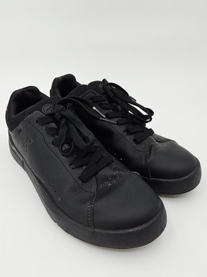 On cloud The Roger Advantage Black Sneakers Tennis Shoes Women's Shoes size 8