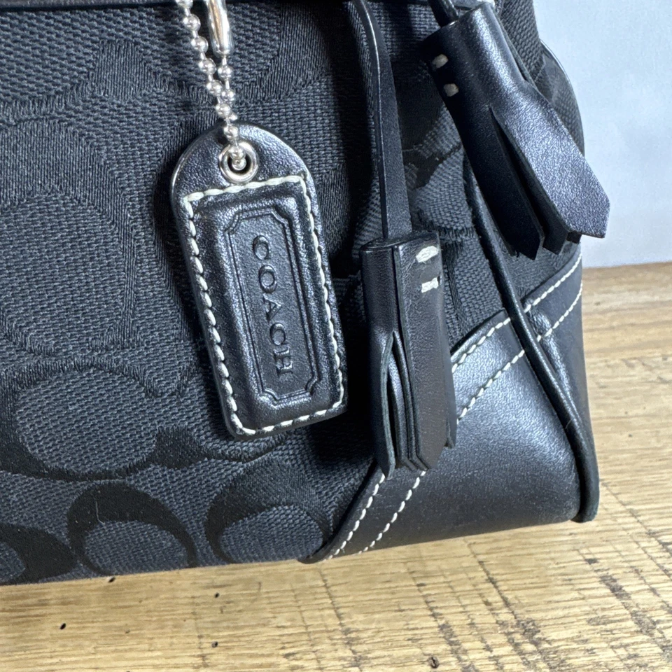 Bolsa Hampton Coach Signature A06W-8K05 - Preta com Prata - Vintage - Imagem 3 de 4