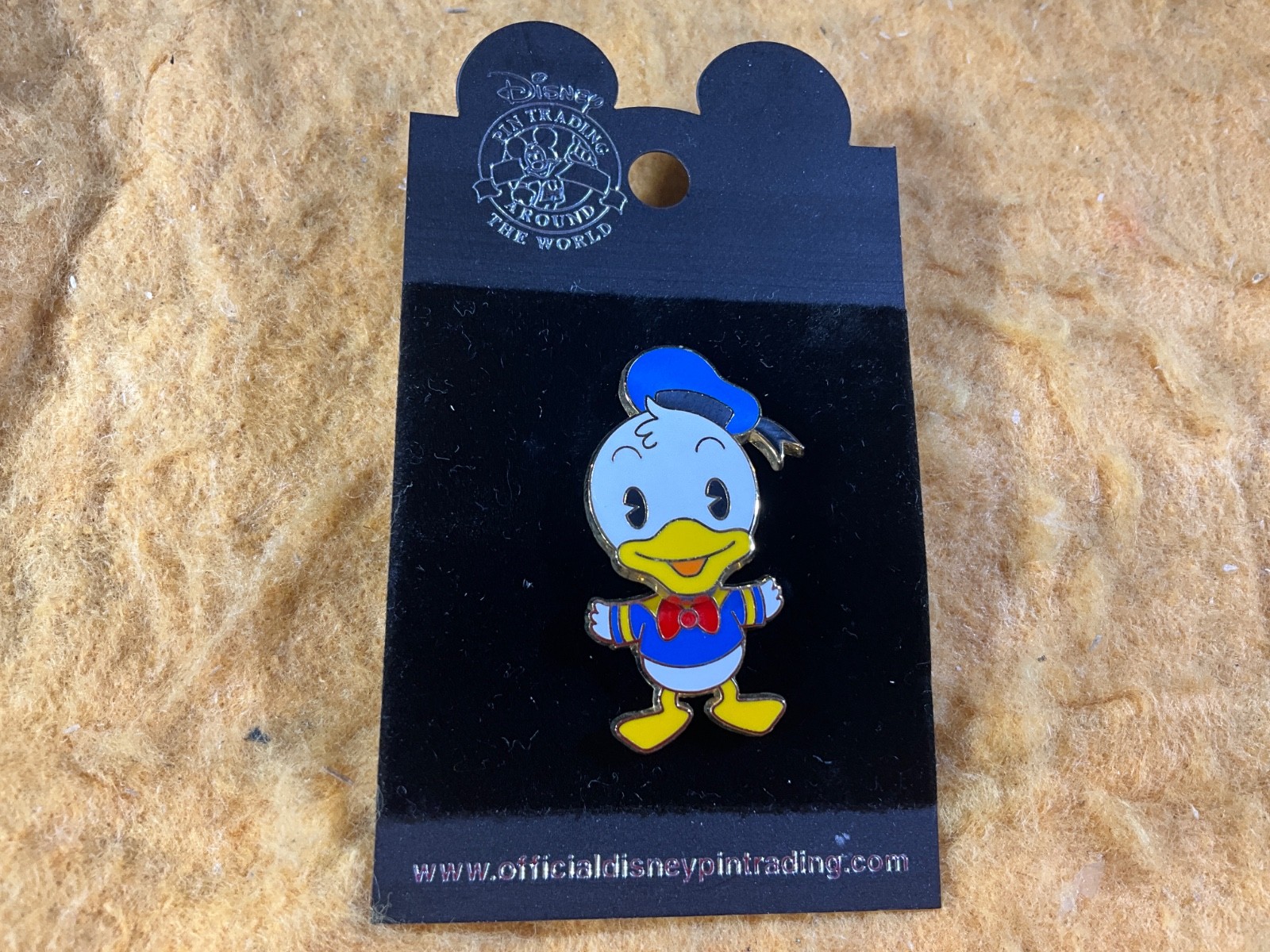 U12-60 DISNEY PIN - BABY DONALD DUCK WITH MOVING BODY - 2005 - NEW