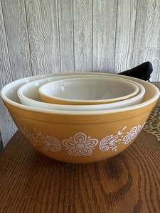 Pyrex Primary Colors 3pc Nestable Yellow/White Floral Glass Bowls 402-404