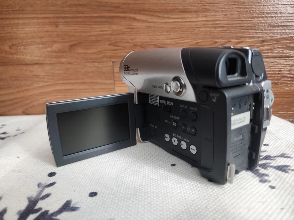 Samsung SC-DC164 DVD Camcorder with 33x Optical Zoom – As Is Parts Only - Image 3 of 4