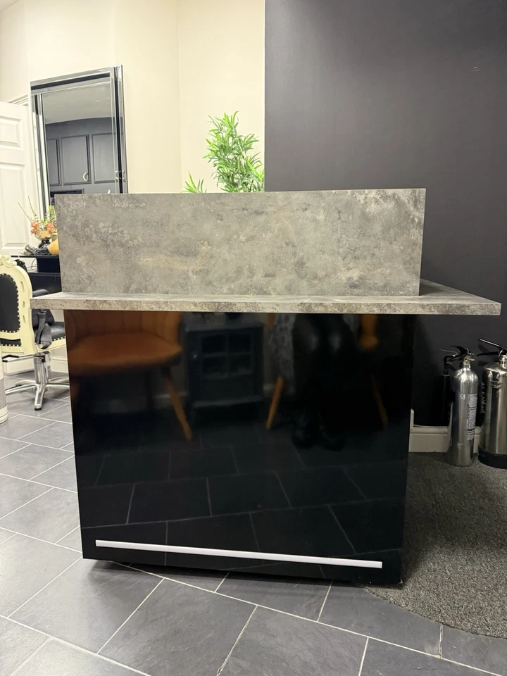 REM Windsor Desk – Salon Reception Counter – Excellent Condition - Image 2 of 4