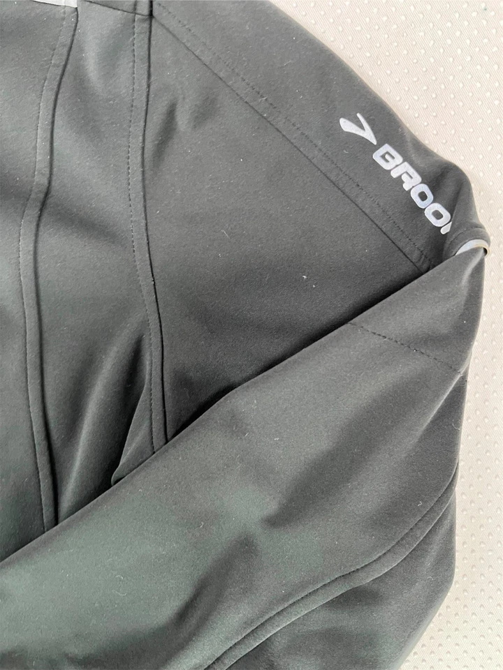 Chaqueta para correr Brooks Fusion híbrida cremallera completa negra ostra oscura talla M para mujer Foto 2 de 4