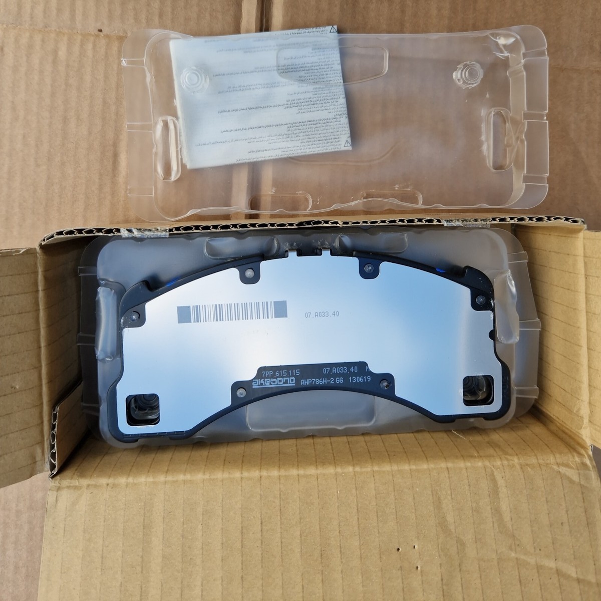 Genuine PORSCHE Panamera & Cayenne 2017 Set Front Disk Brake Pads  