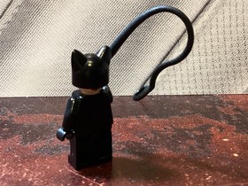 LEGO DC Batman: Minifigure Cat Woman bat003 2006 From Set #7779 With Whip Weapon
