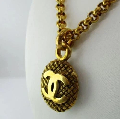 Collana lunga CHANEL Coco Mark placcata oro logo CC ciondolo tondo donna